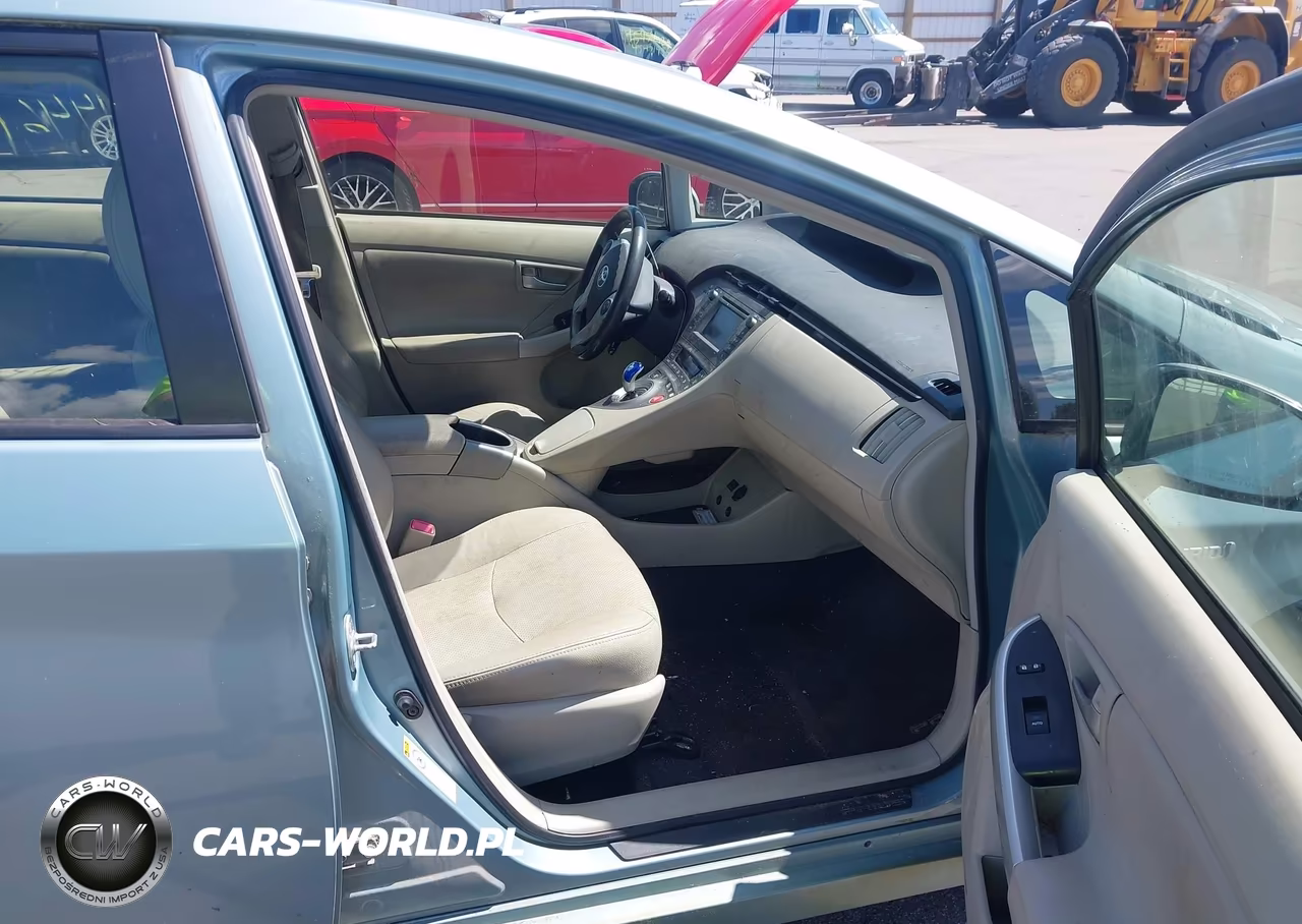 2013 Toyota Prius Two VIN:JTDKN3DU8D1652051 - 5