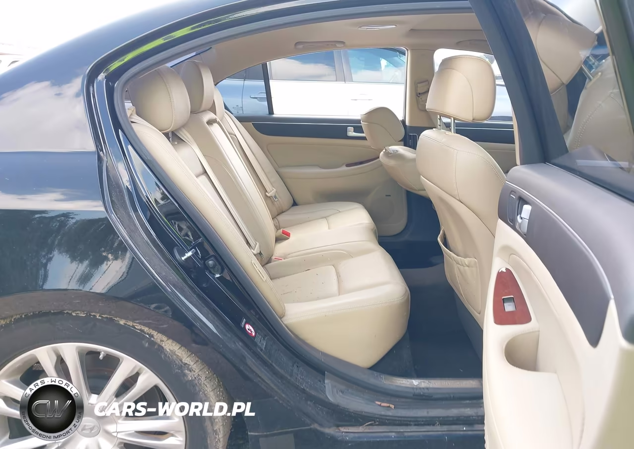 2013 Hyundai Genesis 3.8 VIN:KMHGC4DD0DU223210 - 8
