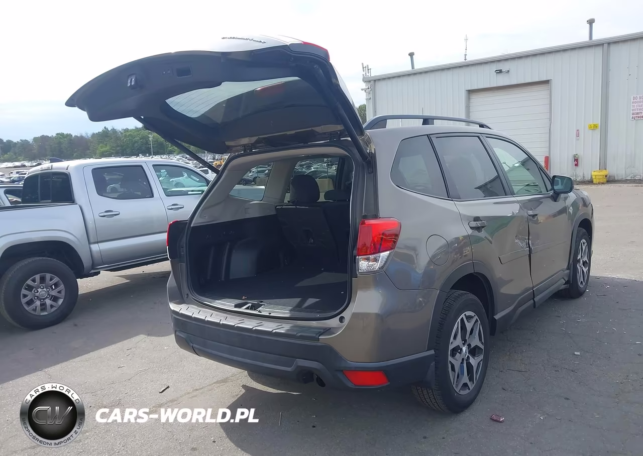 2019 Subaru Forester Premium VIN:JF2SKAGC6KH466515 - 4