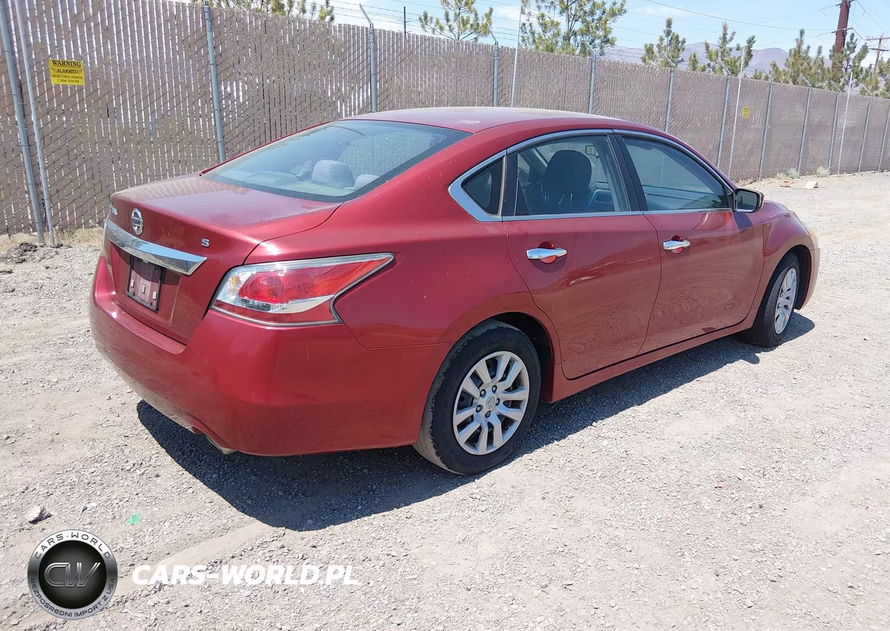 2015 Nissan Altima 2.5 S VIN:1N4AL3AP4FN368952 - 4