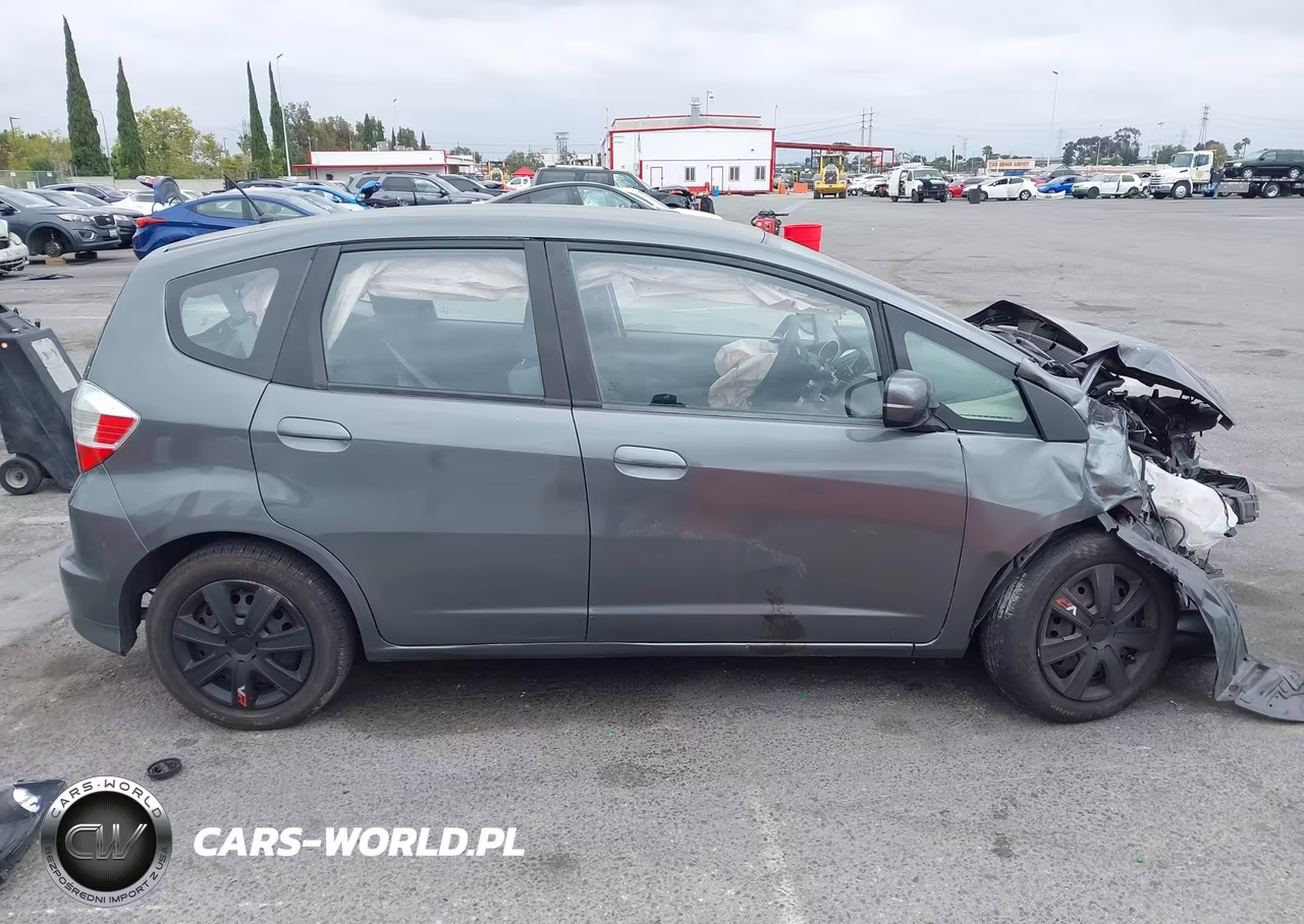 2013 Honda Fit VIN:JHMGE8H30DC034570 - 13