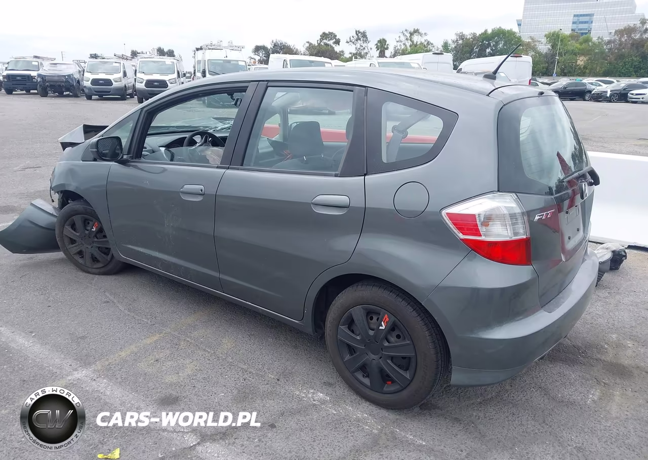 2013 Honda Fit VIN:JHMGE8H30DC034570 - 3