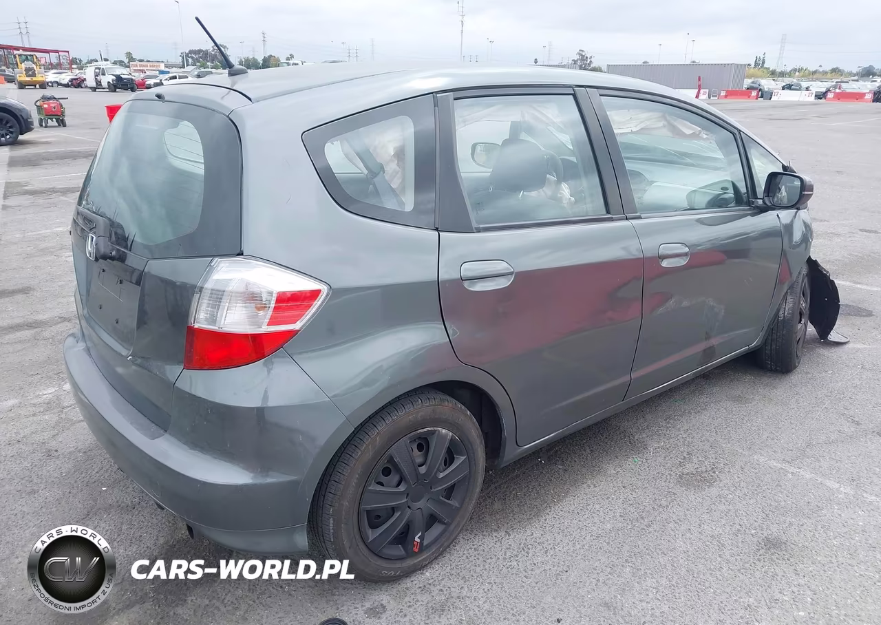2013 Honda Fit VIN:JHMGE8H30DC034570 - 4