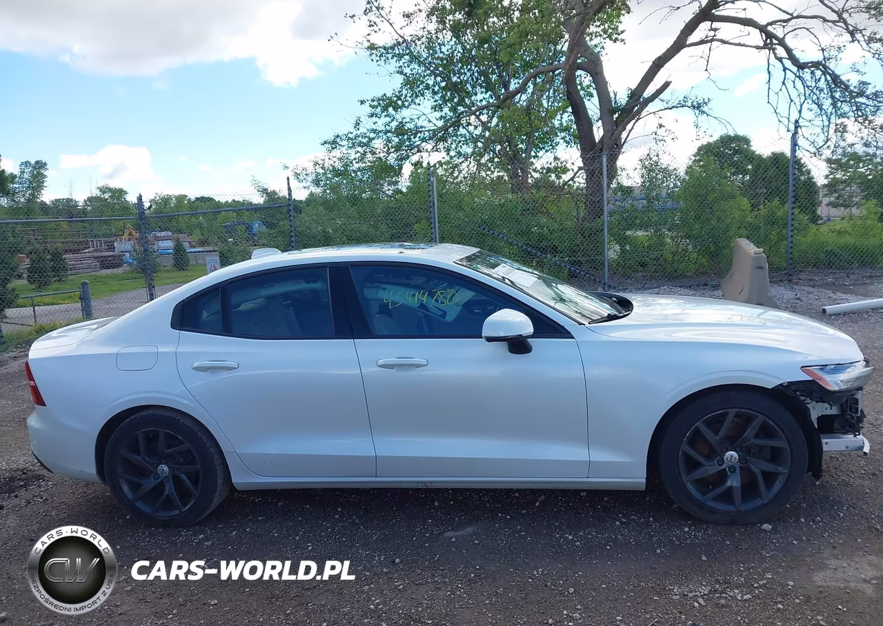 2020 Volvo S60 Momentum VIN:7JR102FK1LG041484 - 13