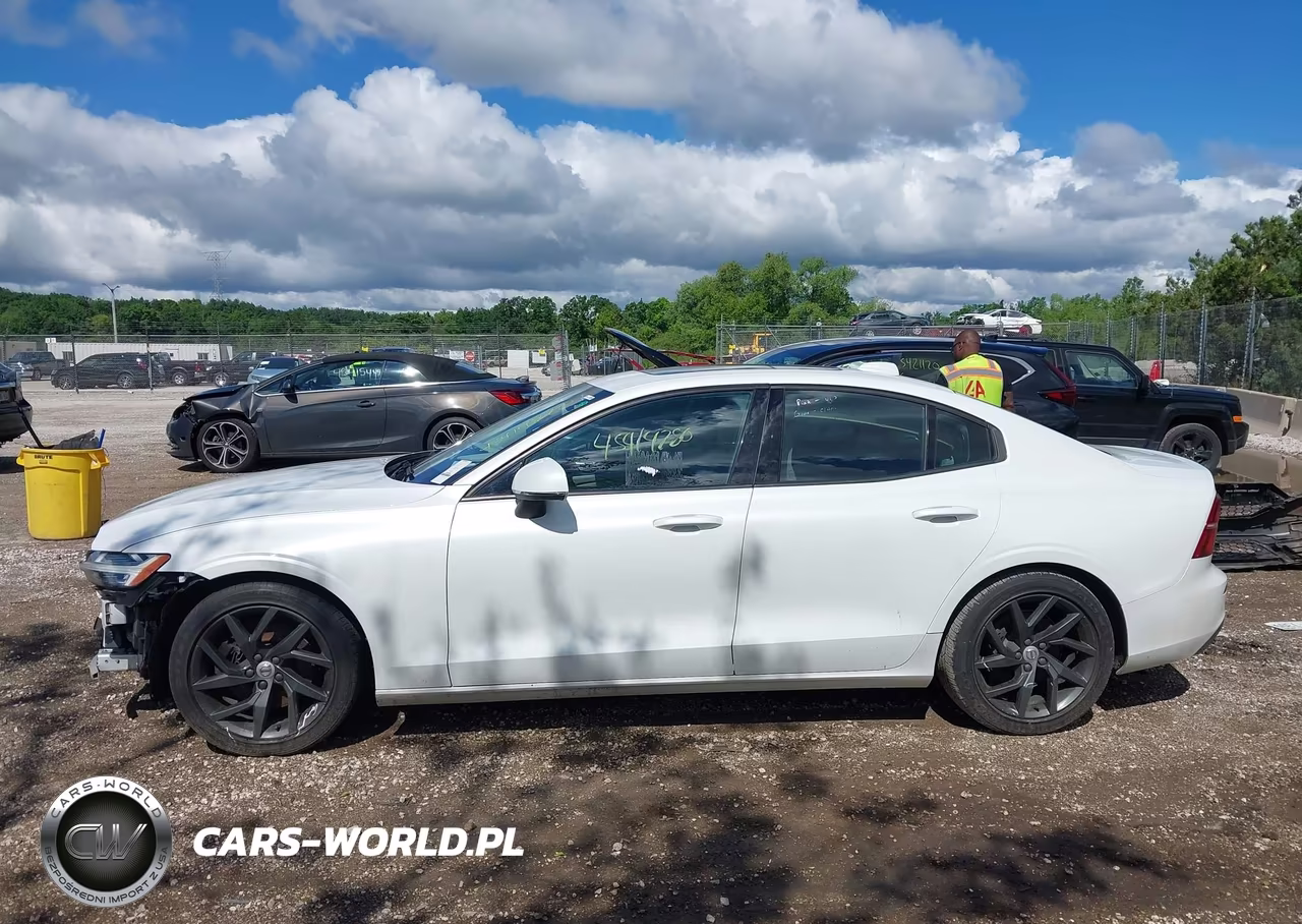 2020 Volvo S60 Momentum VIN:7JR102FK1LG041484 - 14