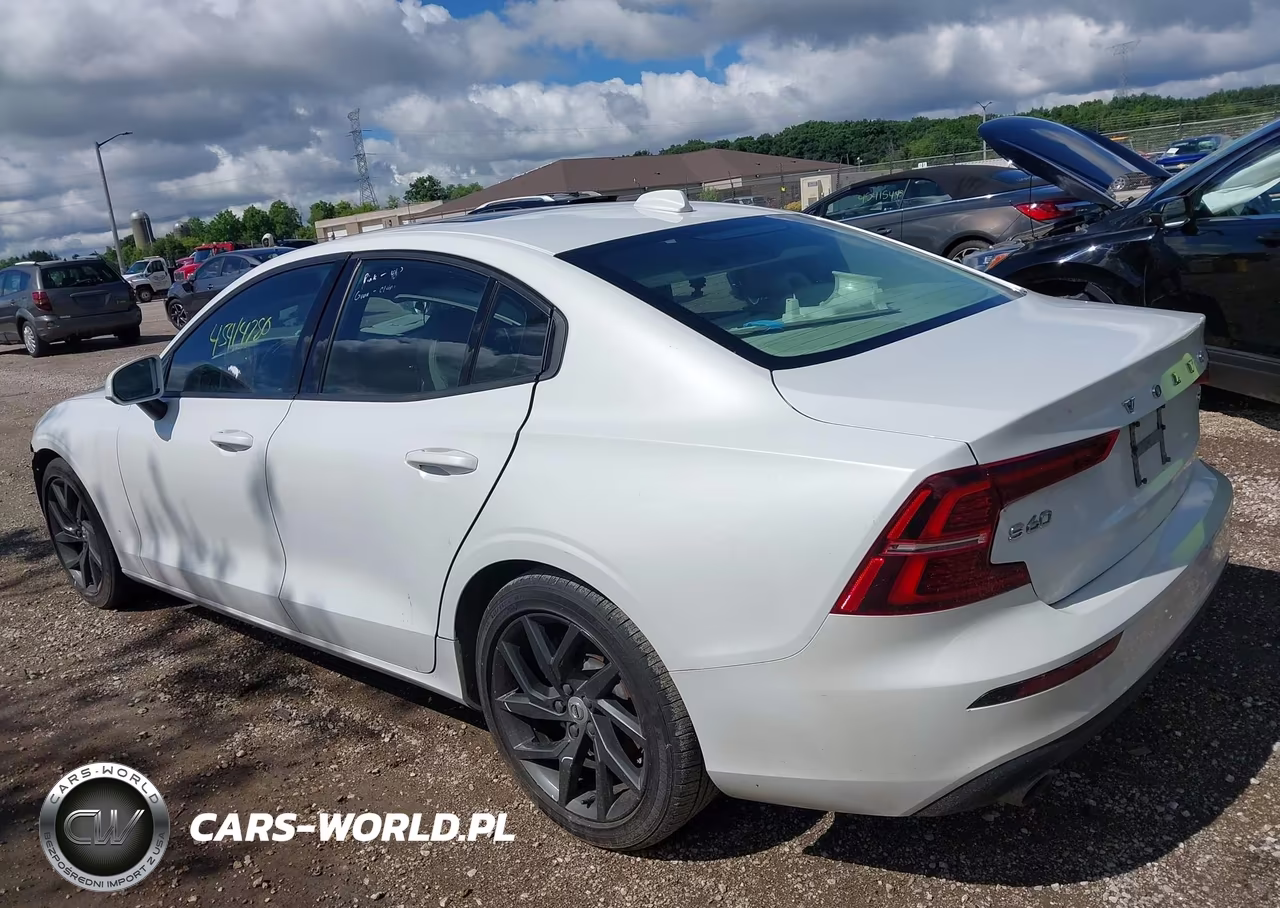 2020 Volvo S60 Momentum VIN:7JR102FK1LG041484 - 3