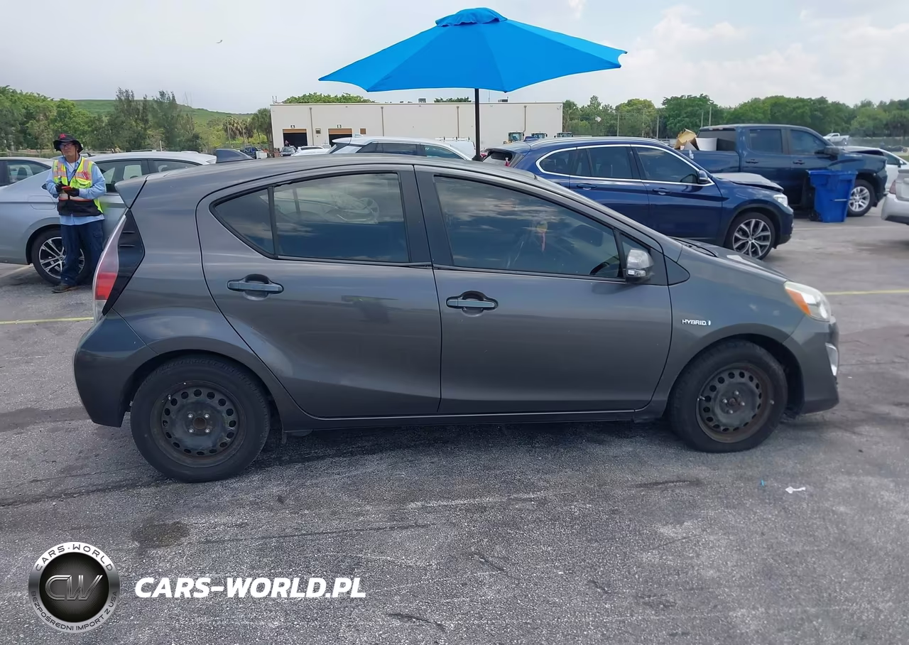 2016 Toyota Prius C One VIN:JTDKDTB31G1115491 - 13