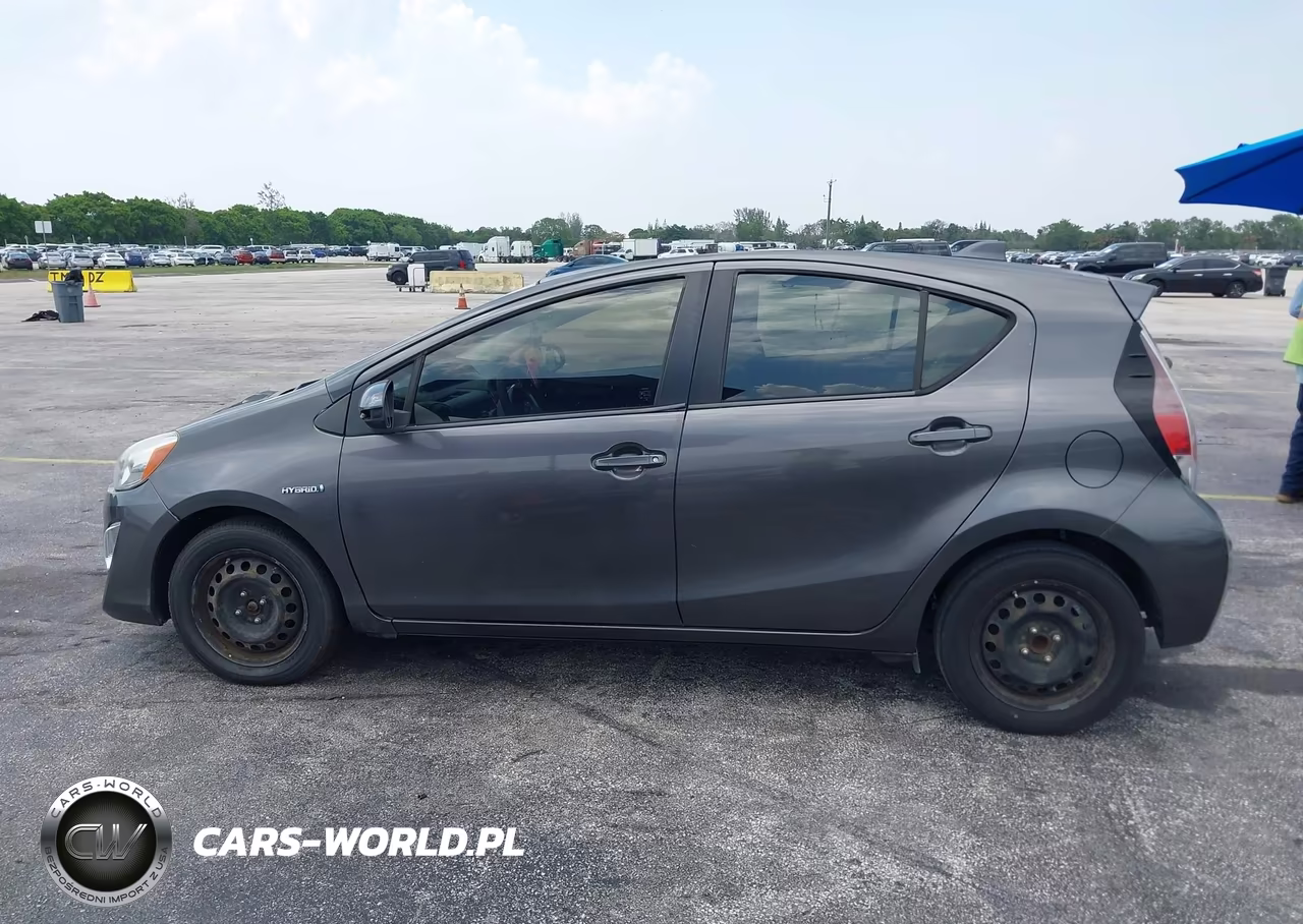 2016 Toyota Prius C One VIN:JTDKDTB31G1115491 - 14
