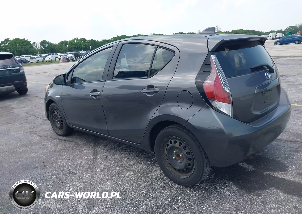 2016 Toyota Prius C One VIN:JTDKDTB31G1115491 - 3