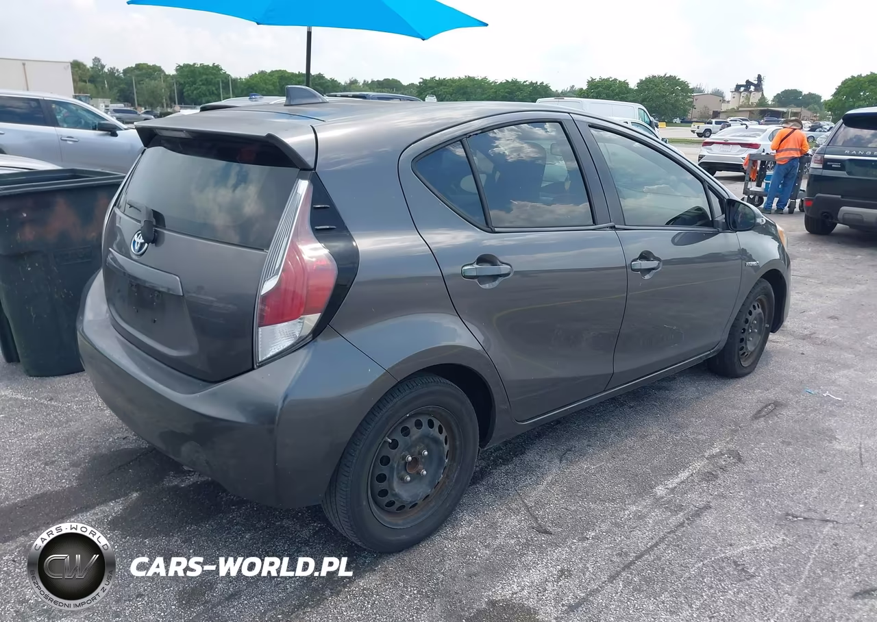 2016 Toyota Prius C One VIN:JTDKDTB31G1115491 - 4
