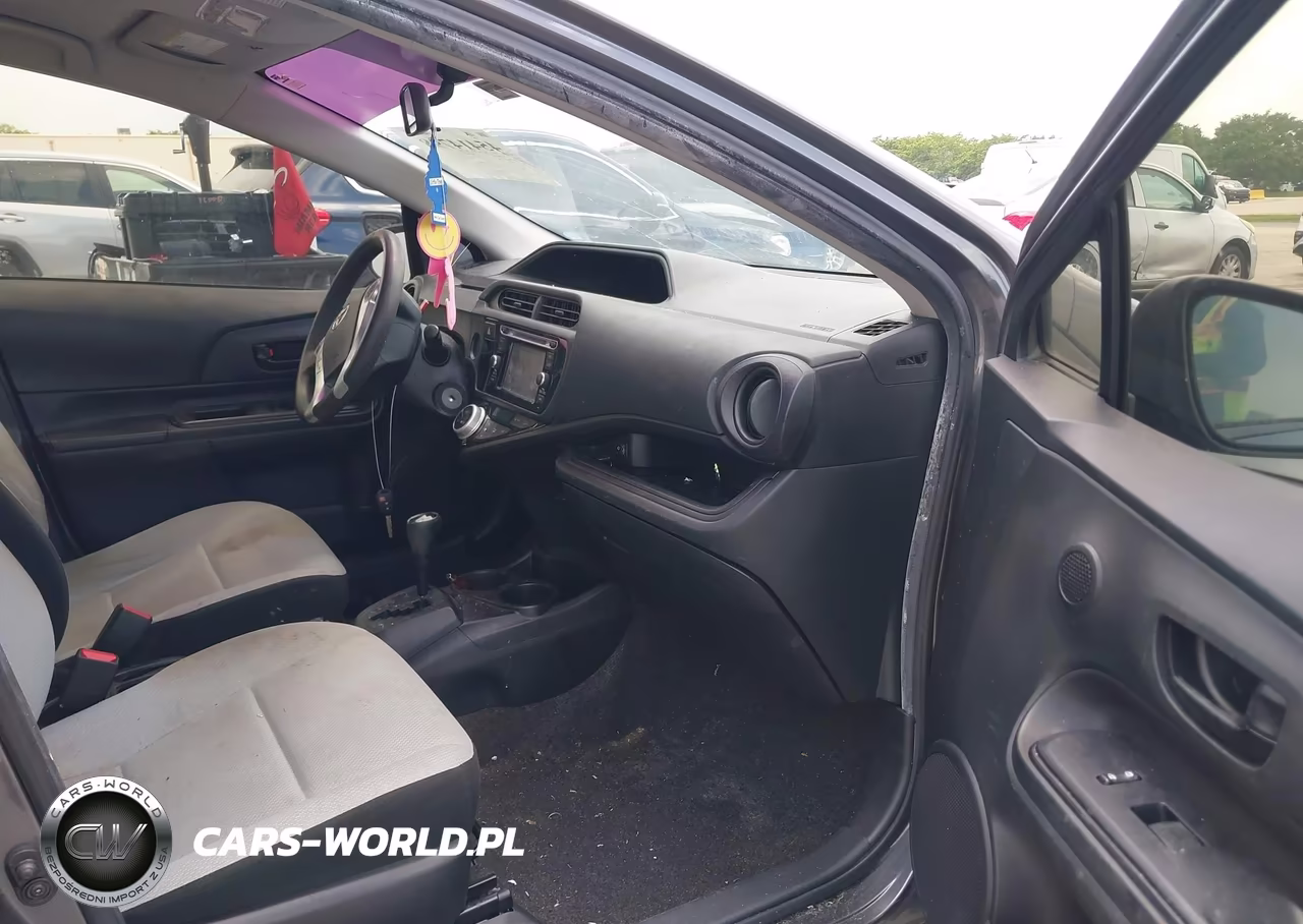 2016 Toyota Prius C One VIN:JTDKDTB31G1115491 - 5