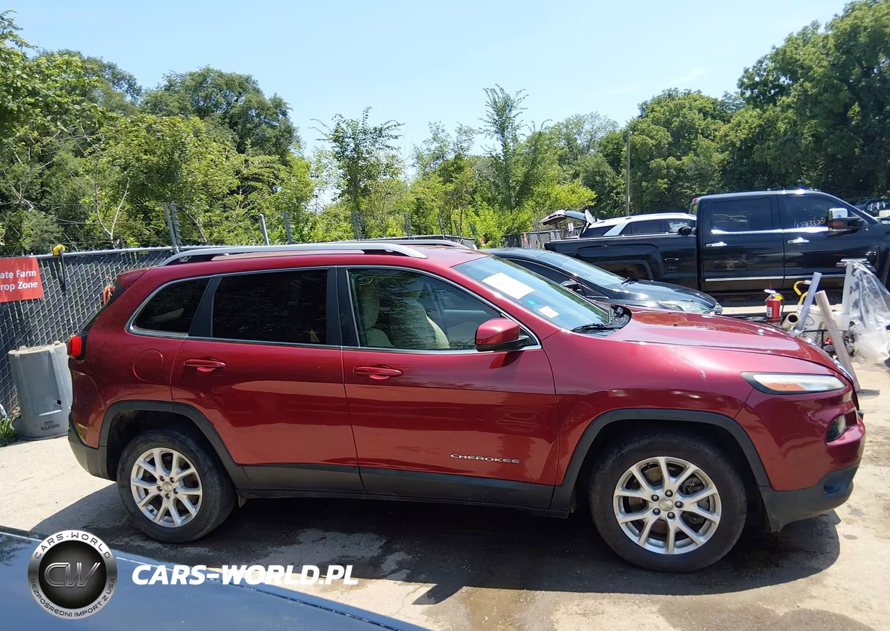 2015 Jeep Cherokee Latitude VIN:1C4PJLCS4FW706694 - 13