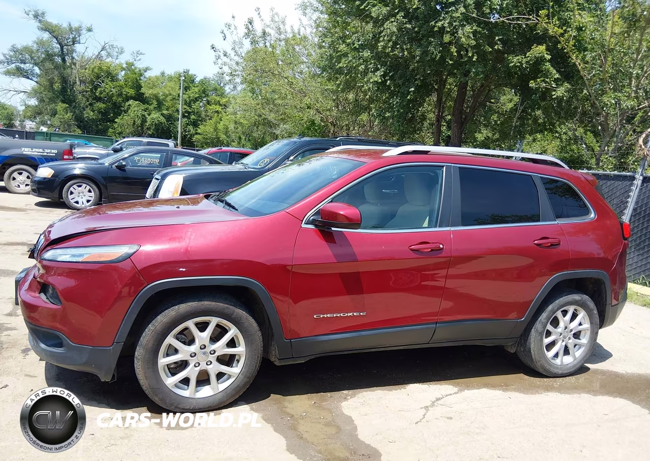 2015 Jeep Cherokee Latitude VIN:1C4PJLCS4FW706694 - 14