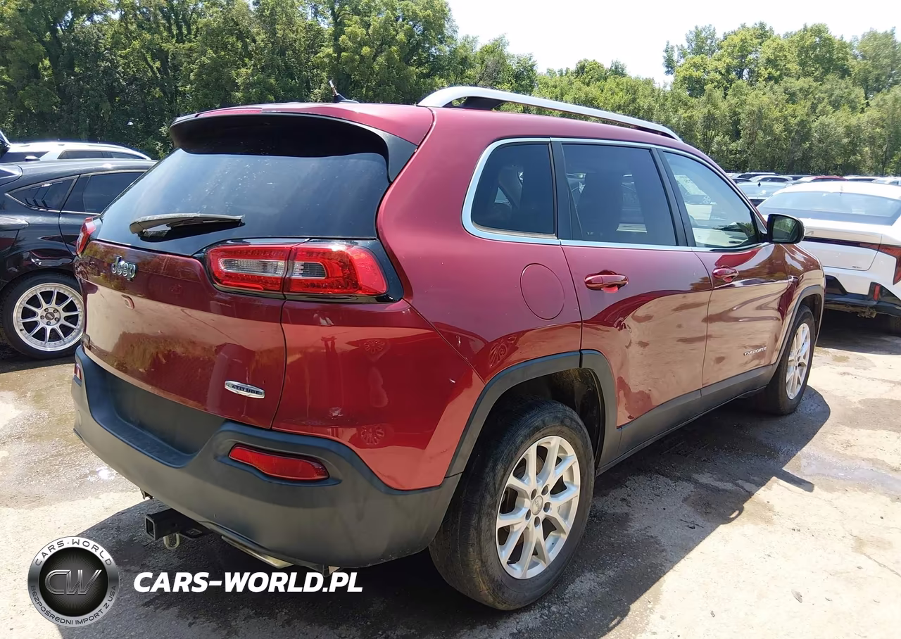 2015 Jeep Cherokee Latitude VIN:1C4PJLCS4FW706694 - 4