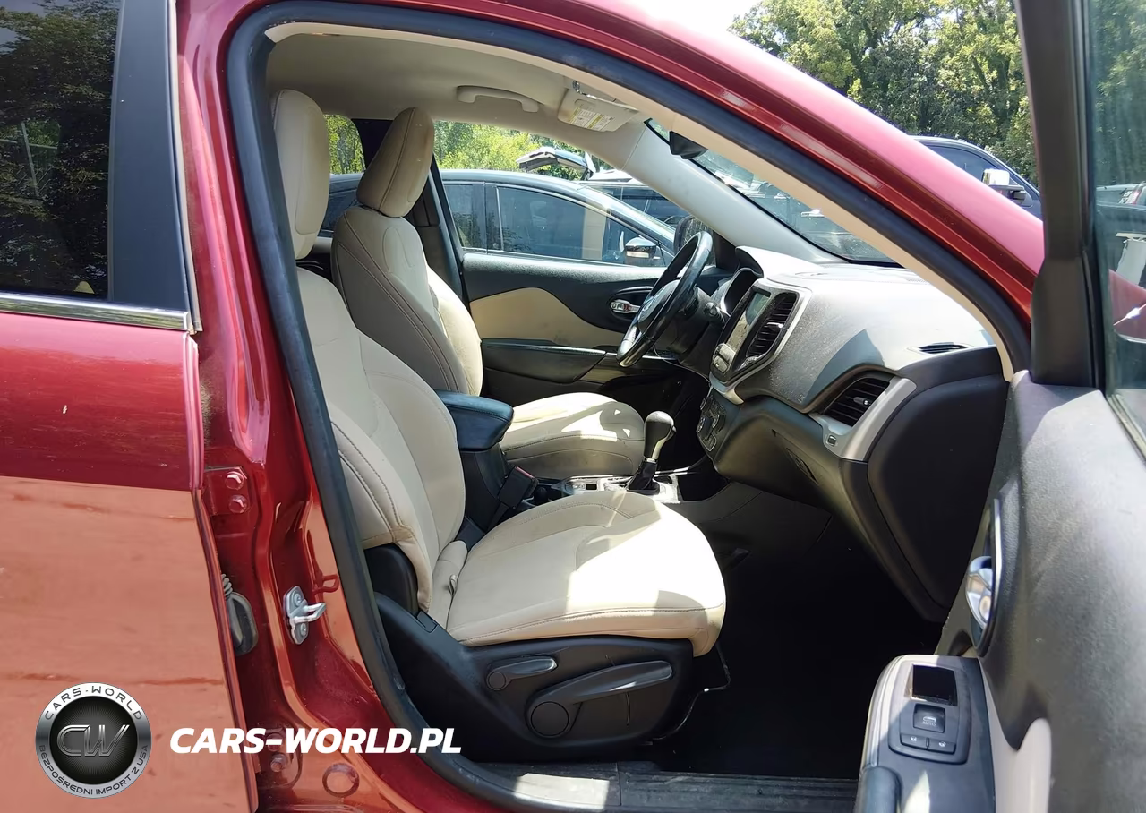 2015 Jeep Cherokee Latitude VIN:1C4PJLCS4FW706694 - 5