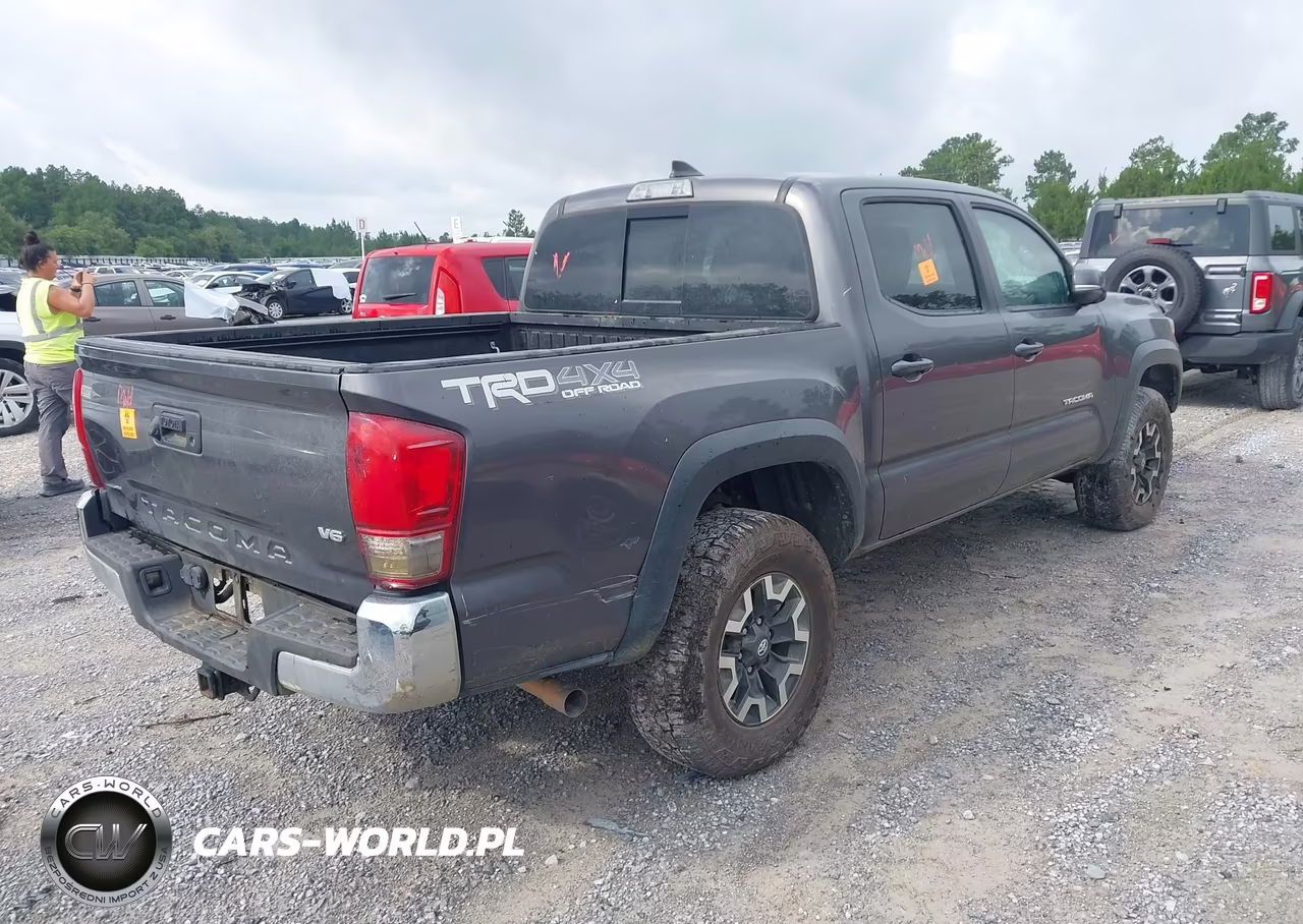 2017 Toyota Tacoma Trd Off Road VIN:5TFCZ5AN0HX086519 - 4