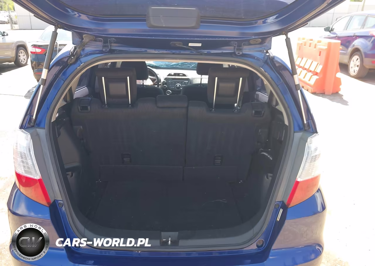 2012 Honda Fit Sport VIN:JHMGE8H59CC025463 - 18