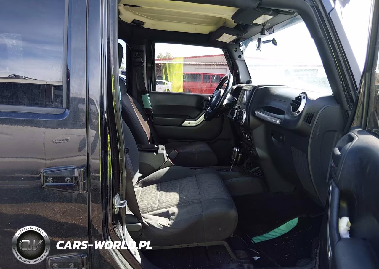 2011 Jeep Wrangler Unlimited Sahara VIN:1J4BA5H12BL587541 - 5