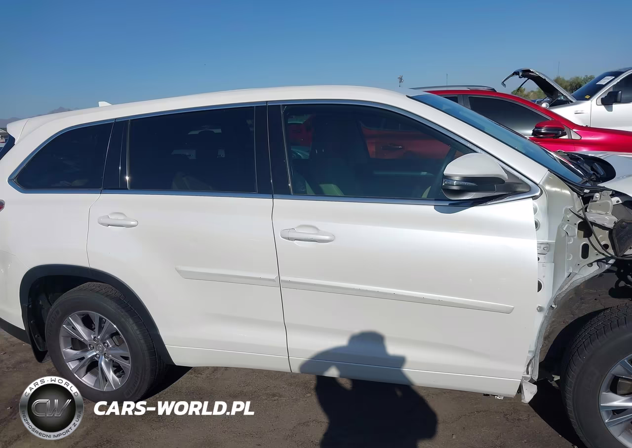 2015 Toyota Highlander Le Plus V6 VIN:5TDBKRFH1FS105379 - 14