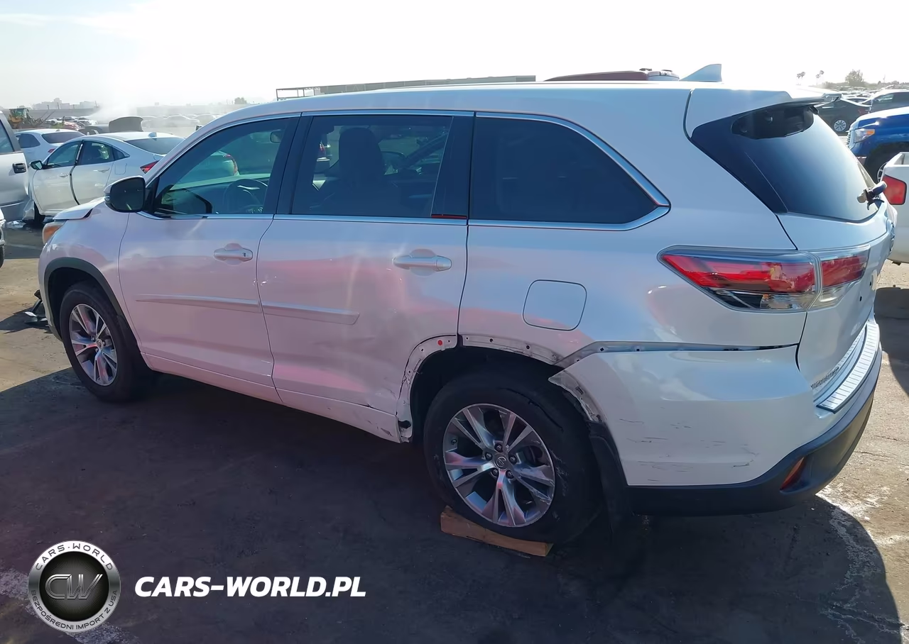 2015 Toyota Highlander Le Plus V6 VIN:5TDBKRFH1FS105379 - 18