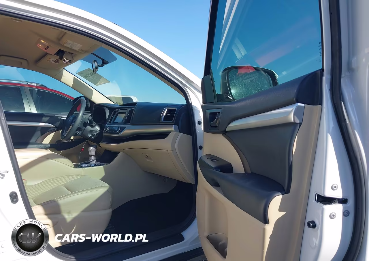 2015 Toyota Highlander Le Plus V6 VIN:5TDBKRFH1FS105379 - 5