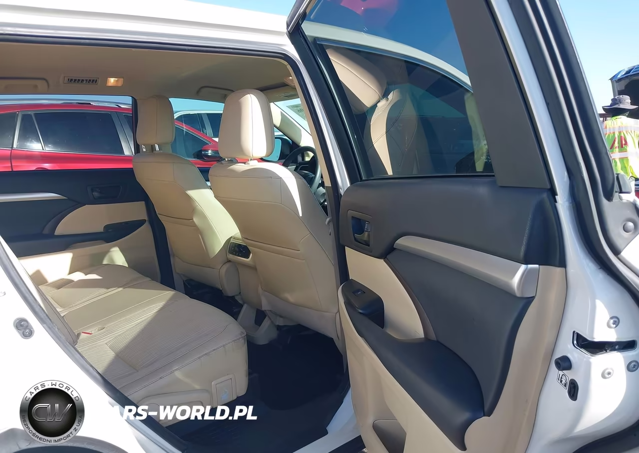 2015 Toyota Highlander Le Plus V6 VIN:5TDBKRFH1FS105379 - 8