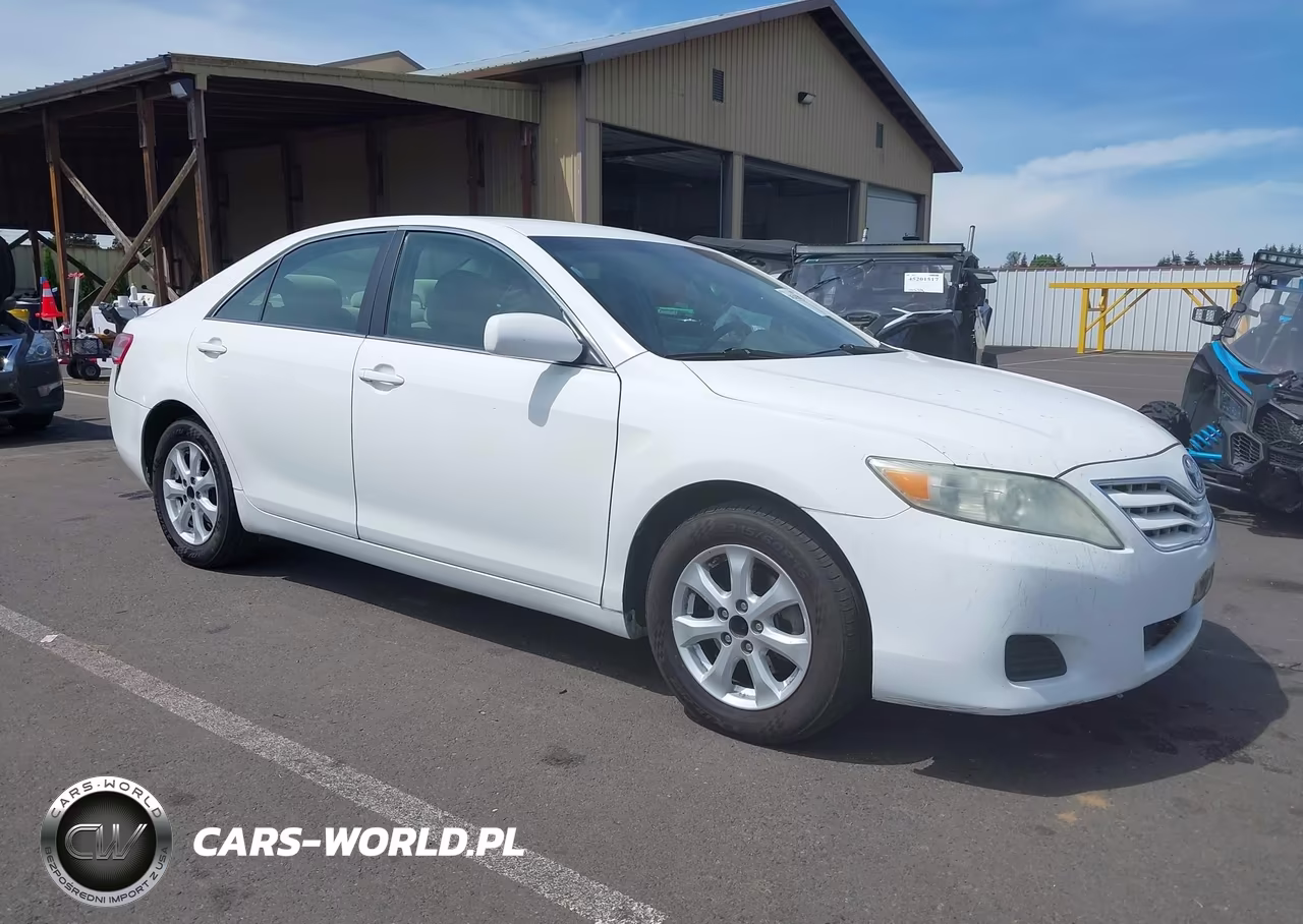2011 Toyota Camry Le – zdjęcie 1 z 16