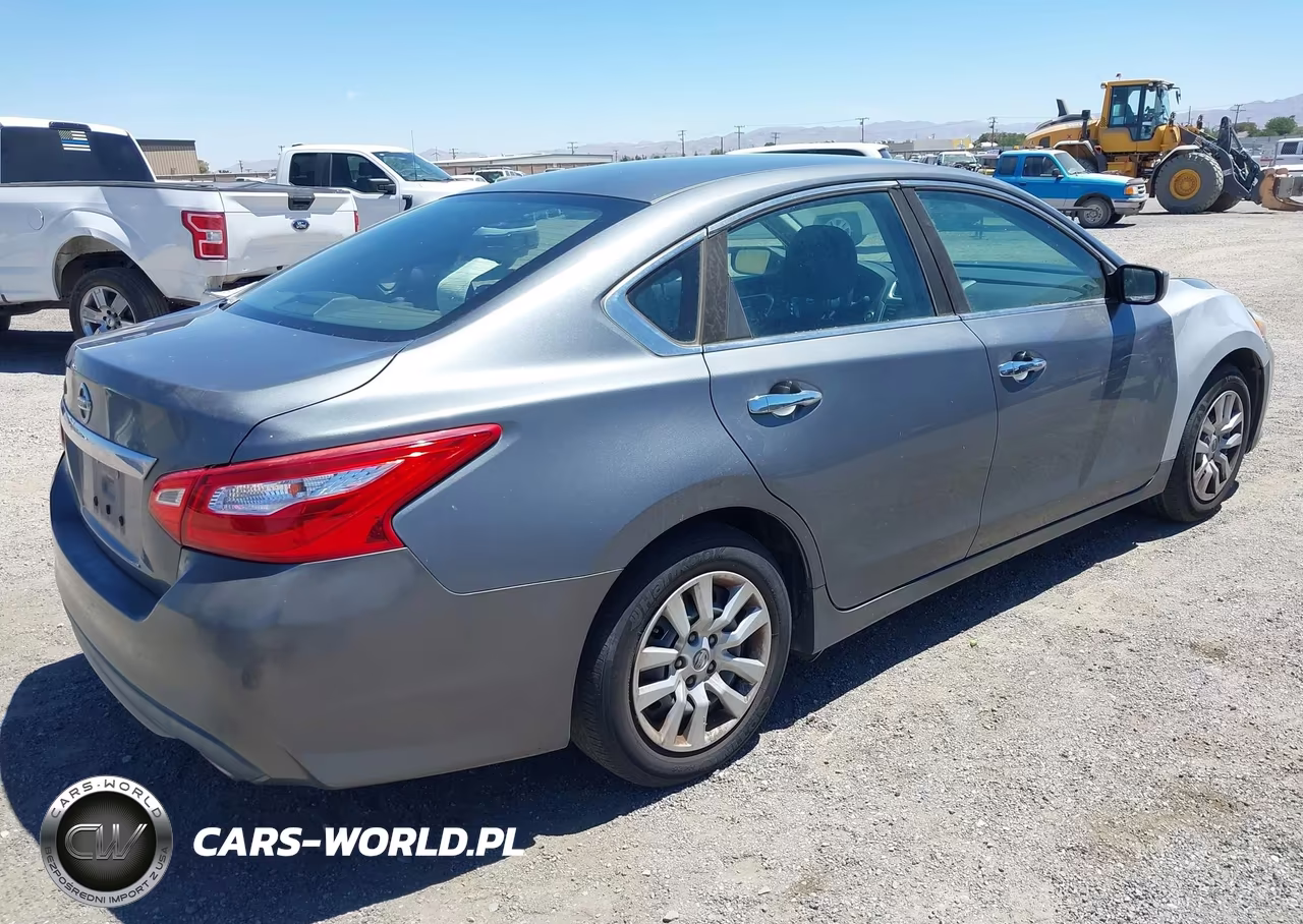 2017 Nissan Altima 2.5 S VIN:1N4AL3AP4HN358621 - 4
