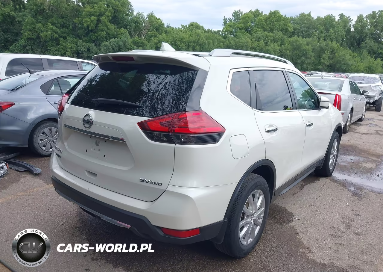2017 Nissan Rogue Sv VIN:5N1AT2MVXHC845649 - 4