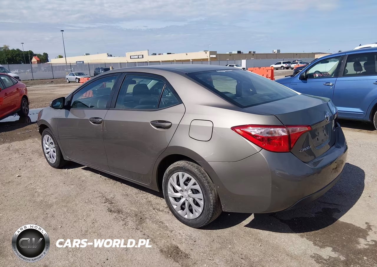 2019 Toyota Corolla Le VIN:5YFBURHE5KP874256 - 3