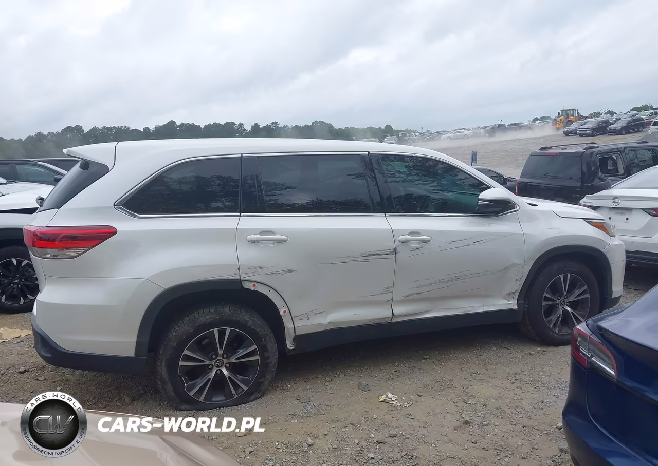 2019 Toyota Highlander Le VIN:5TDZARFH6KS047037 - 13
