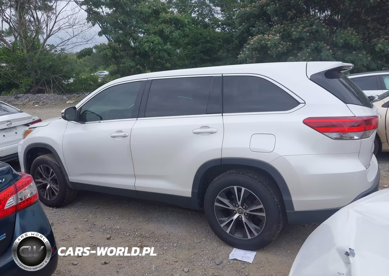2019 Toyota Highlander Le VIN:5TDZARFH6KS047037 - 14