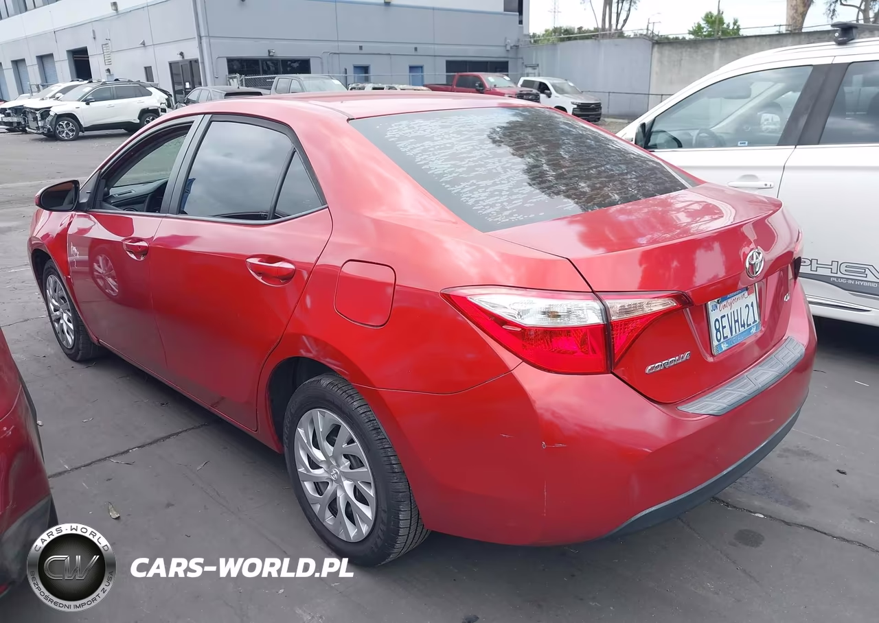 2018 Toyota Corolla Le VIN:5YFBURHE9JP825494 - 3
