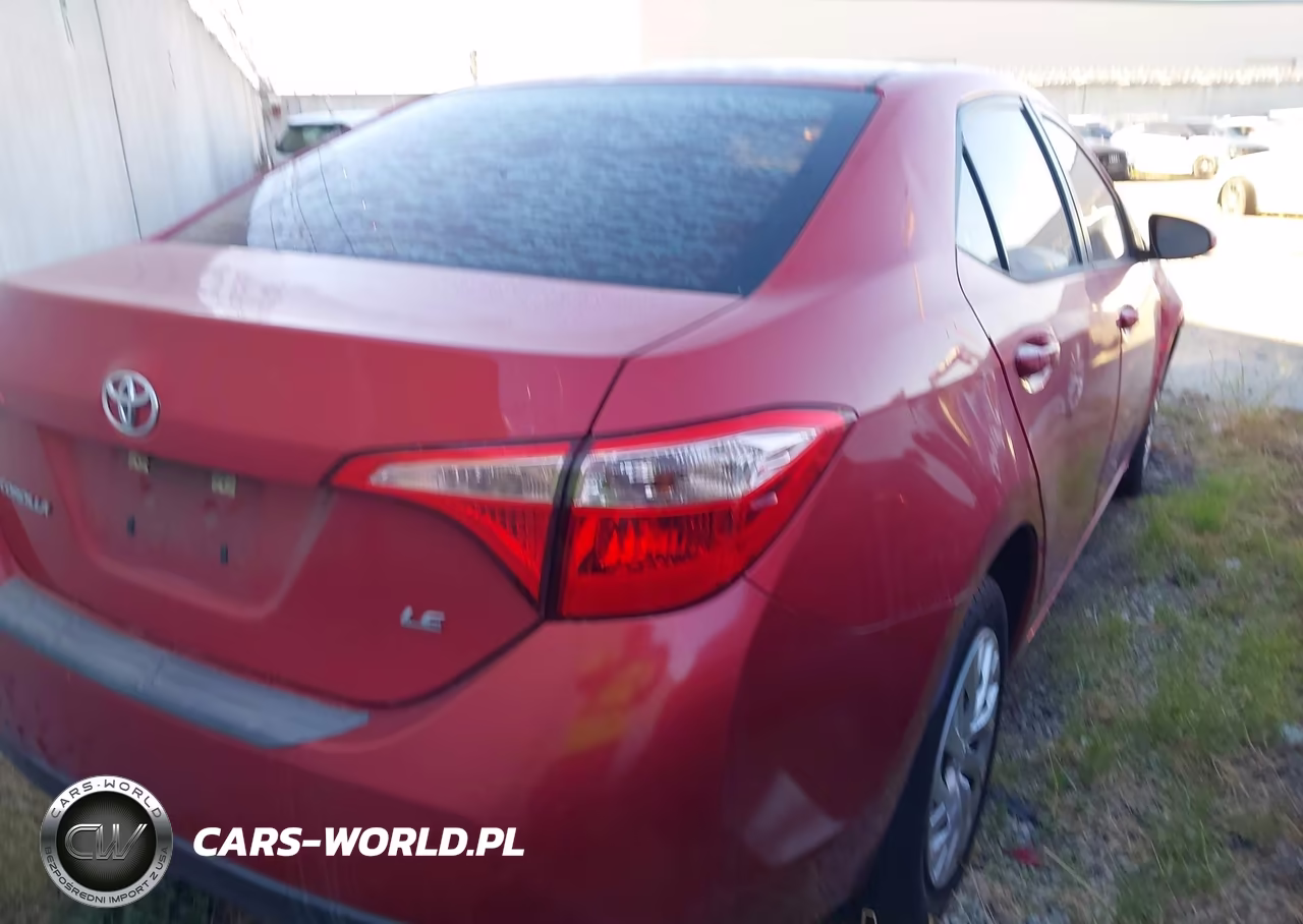 2018 Toyota Corolla Le VIN:5YFBURHE9JP825494 - 4