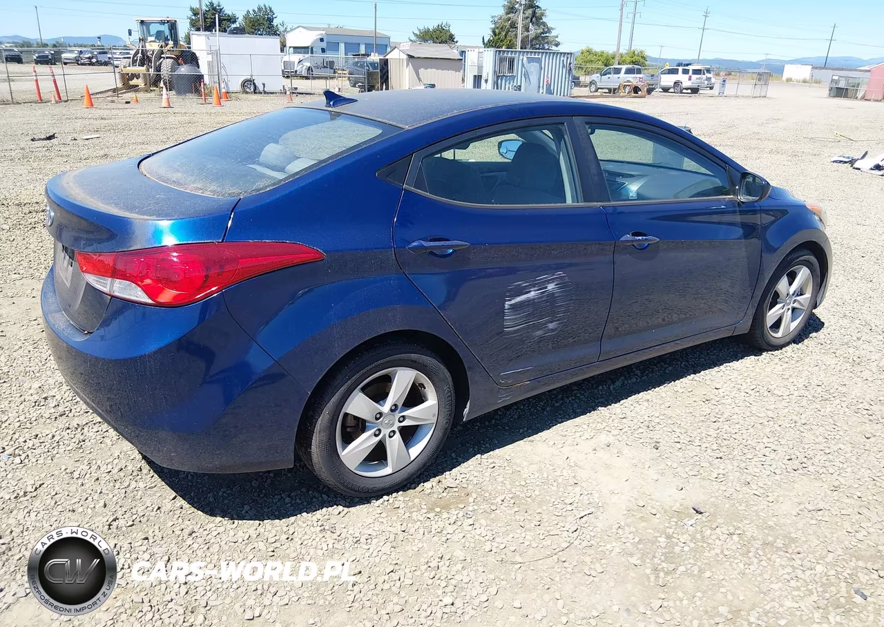 2013 Hyundai Elantra Gls VIN:KMHDH4AE8DU732723 - 4