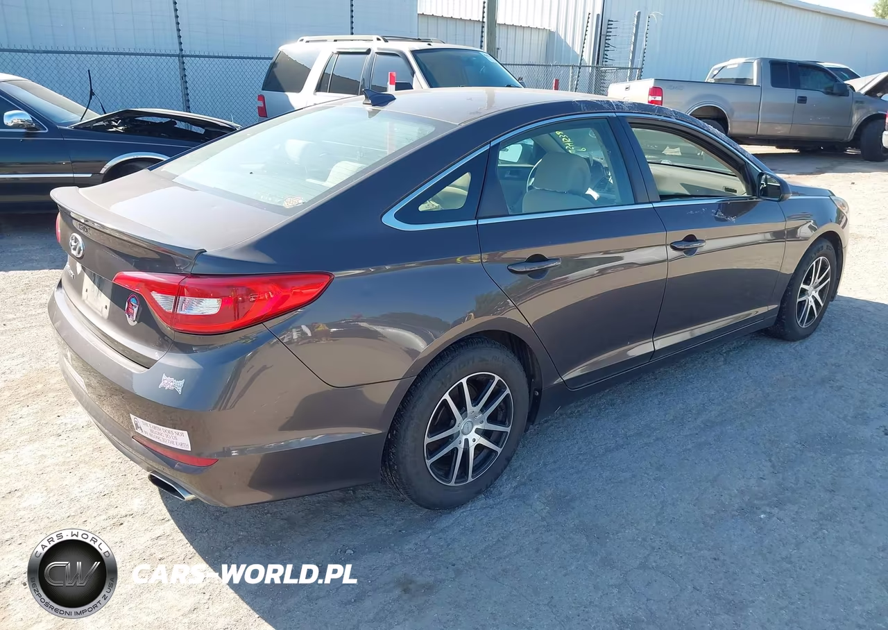 2016 Hyundai Sonata VIN:5NPE24AF1GH392686 - 4