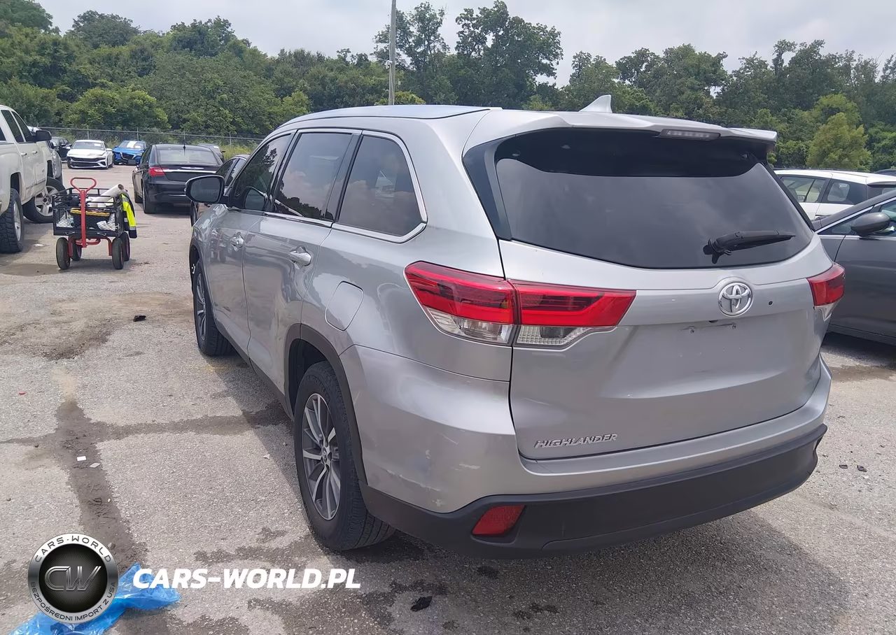 2019 Toyota Highlander Xle VIN:5TDKZRFH4KS355978 - 3