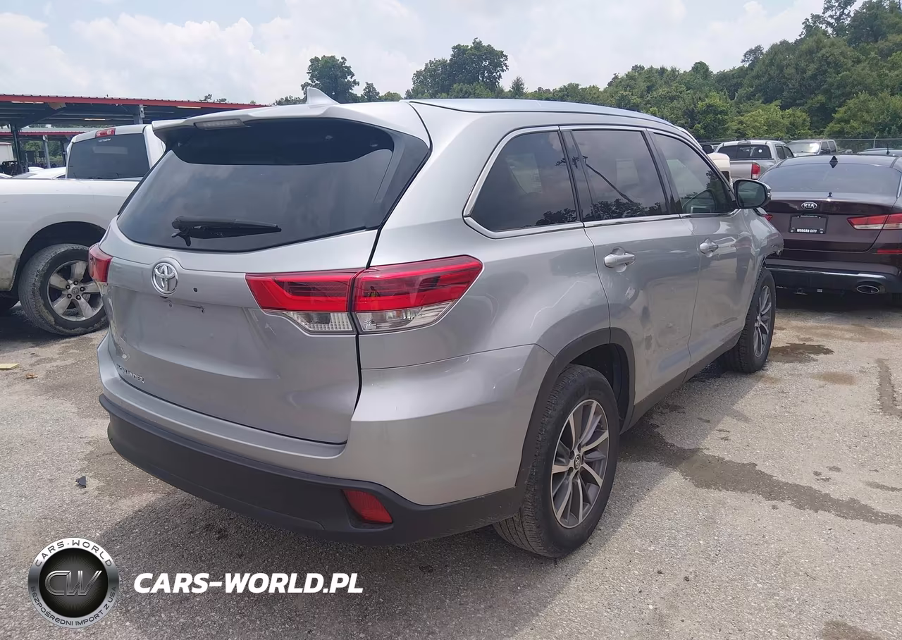 2019 Toyota Highlander Xle VIN:5TDKZRFH4KS355978 - 4