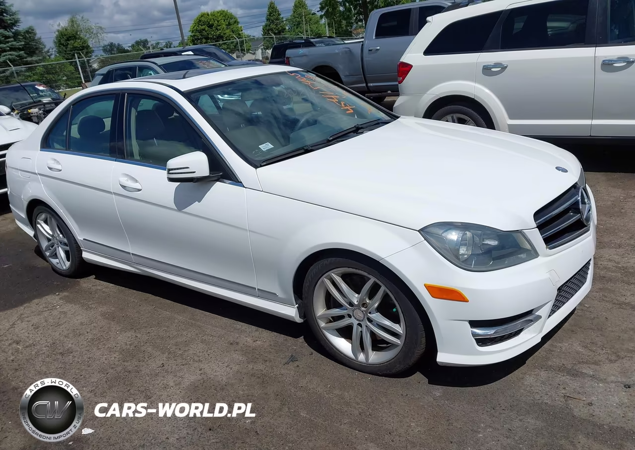 2013 Mercedes-Benz C 300 Sport 4Matic VIN:WDDGF8AB7DR242609 - 13