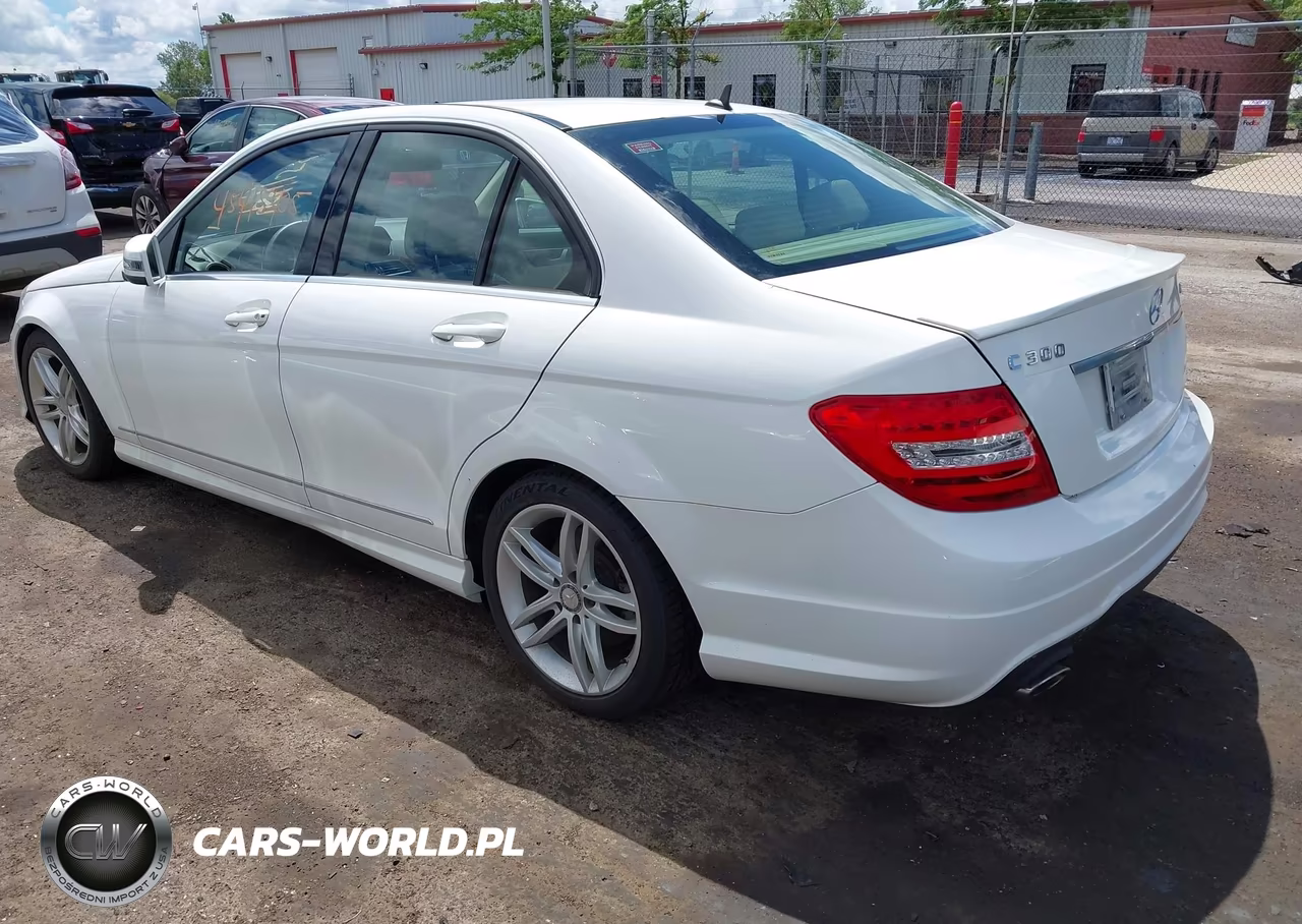 2013 Mercedes-Benz C 300 Sport 4Matic VIN:WDDGF8AB7DR242609 - 3