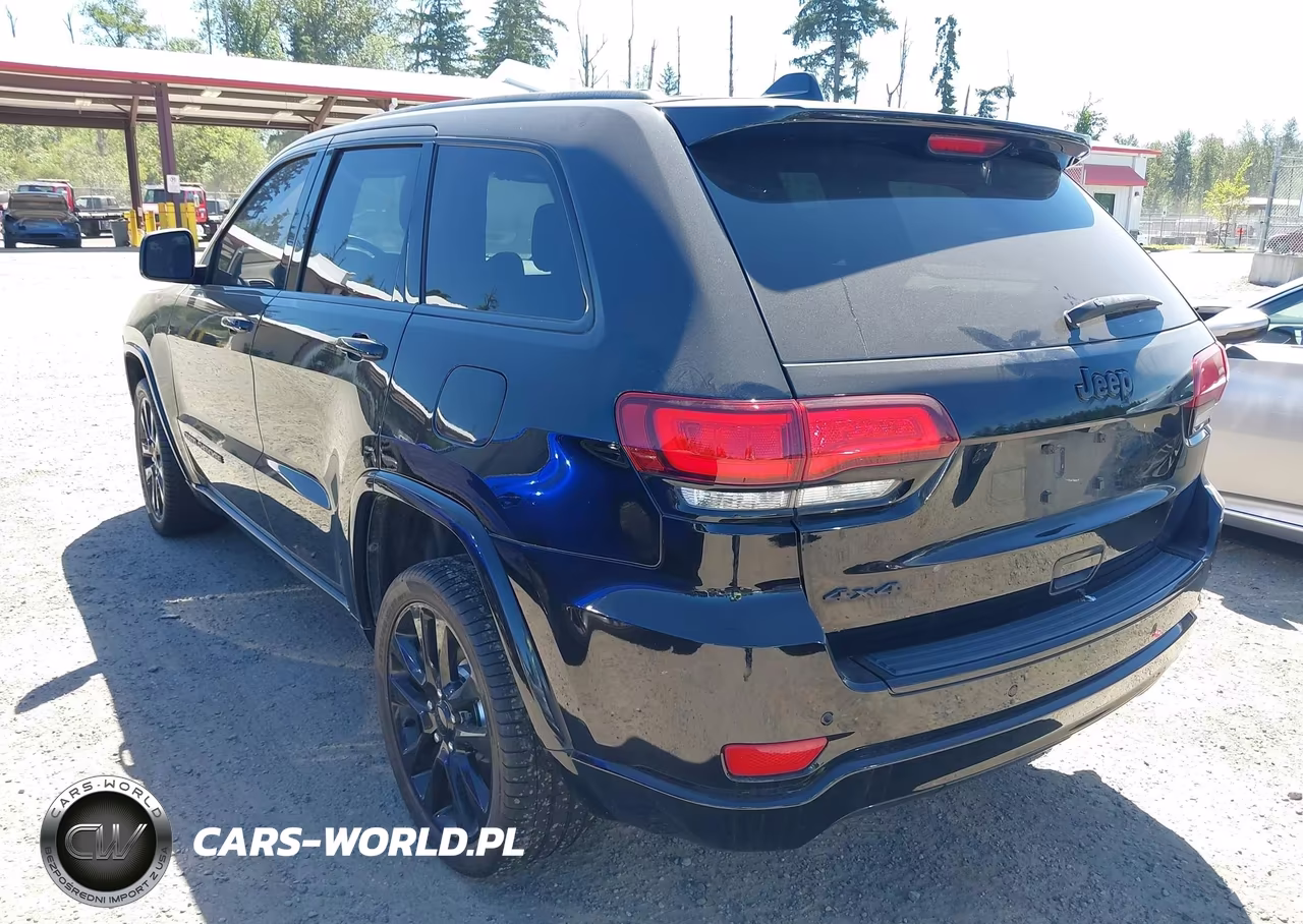2017 Jeep Grand Cherokee Altitude 4X4 VIN:1C4RJFAG4HC818179 - 3