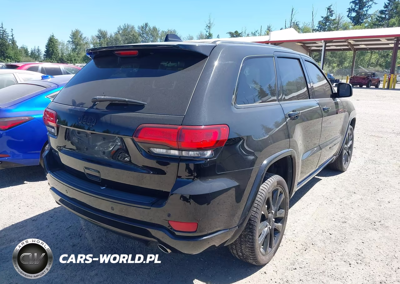 2017 Jeep Grand Cherokee Altitude 4X4 VIN:1C4RJFAG4HC818179 - 4