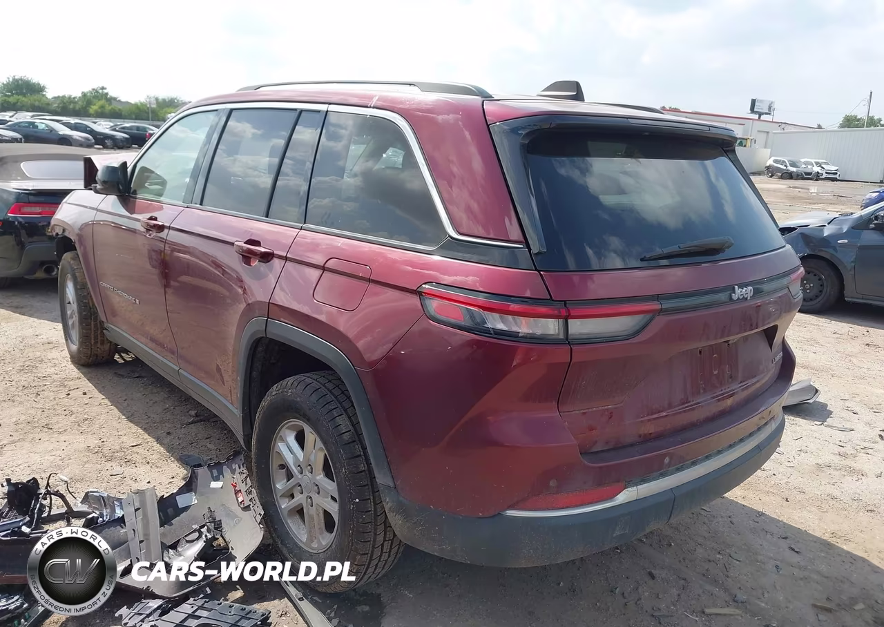 2023 Jeep Grand Cherokee Laredo 4X2 VIN:1C4RJGAG4PC648460 - 3
