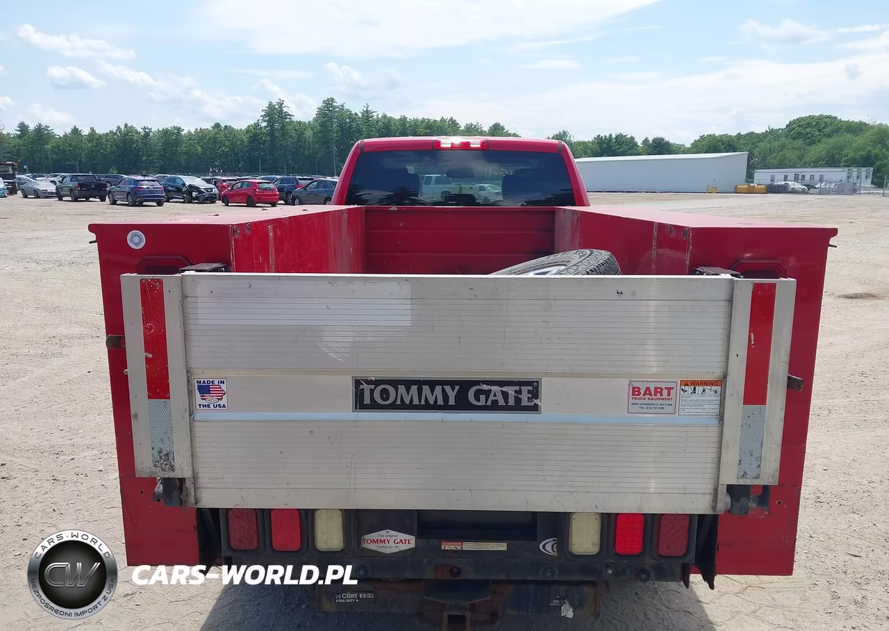 2018 Ram 3500 Chassis Tradesman-Slt-Laramie VIN:3C7WRCBL8JG293543 - 17
