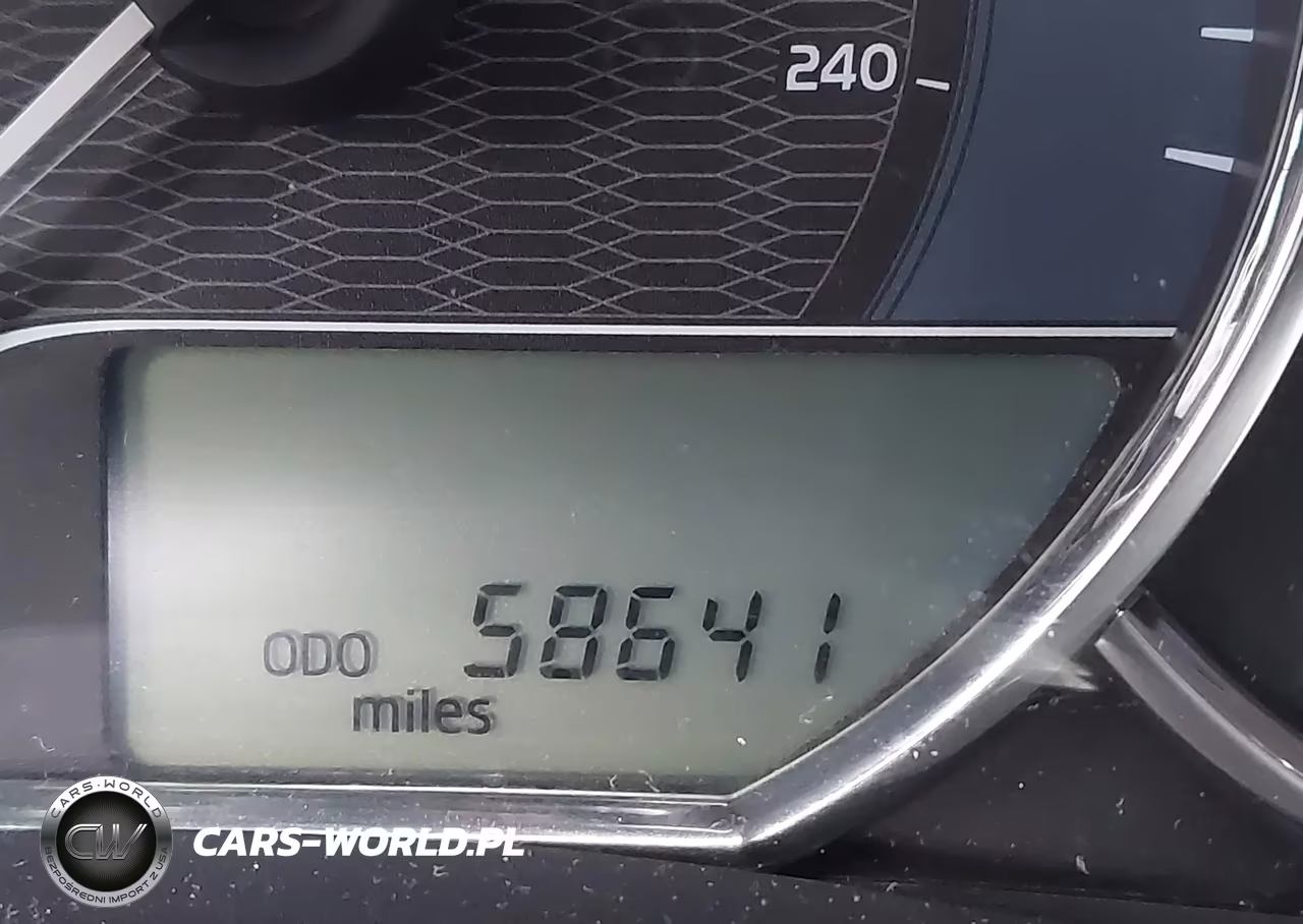 2015 Toyota Corolla Le VIN:2T1BURHE2FC320596 - 16