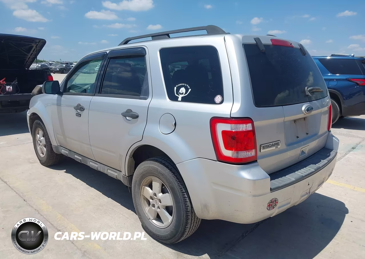 2010 Ford Escape Xlt VIN:1FMCU0D78AKB10255 - 3
