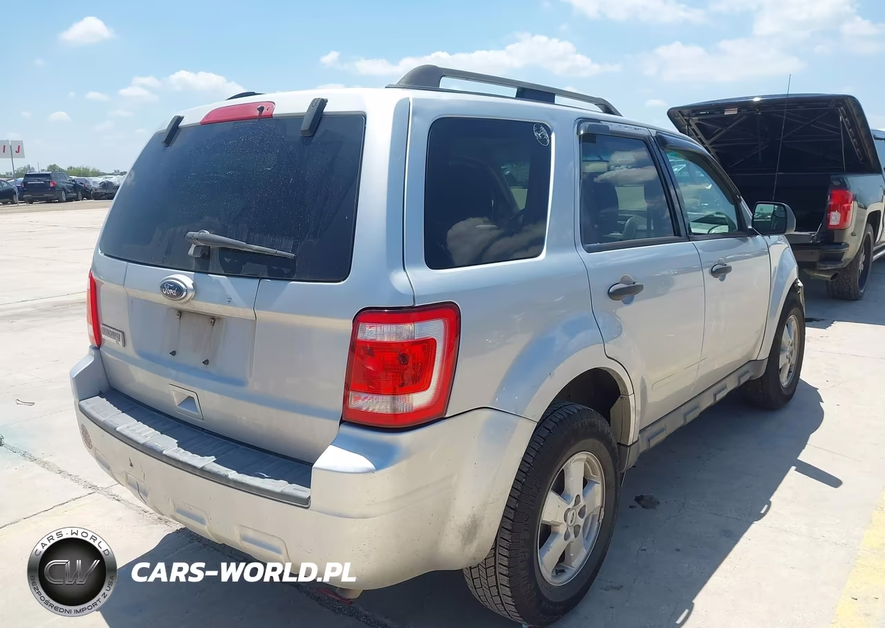 2010 Ford Escape Xlt VIN:1FMCU0D78AKB10255 - 4