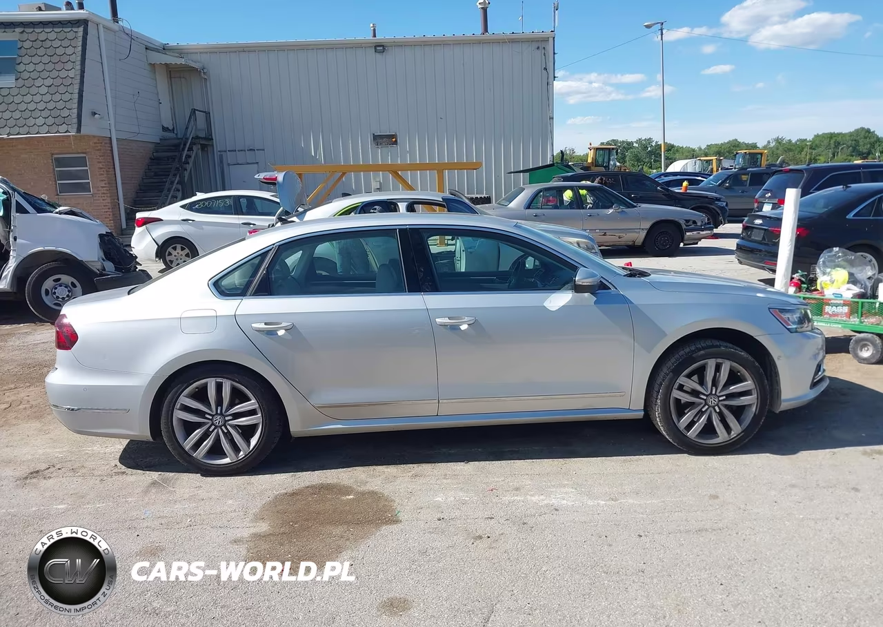 2017 Volkswagen Passat 1.8T Sel Premium VIN:1VWCT7A37HC045613 - 14