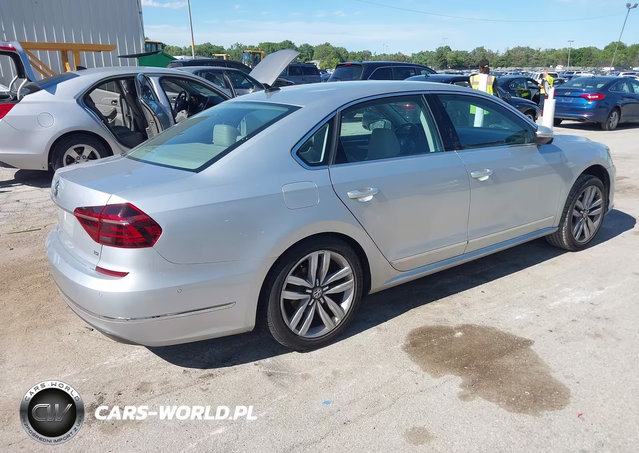 2017 Volkswagen Passat 1.8T Sel Premium VIN:1VWCT7A37HC045613 - 4