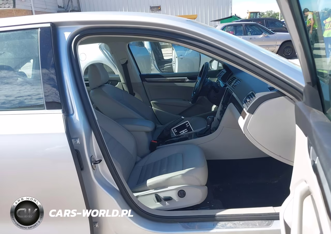 2017 Volkswagen Passat 1.8T Sel Premium VIN:1VWCT7A37HC045613 - 5